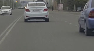 Машина МВД выехала на встречку в Оше, едва не создав аварию. Видео Машина МВД выехала на встречку в Оше, едва не создав аварию. Видео