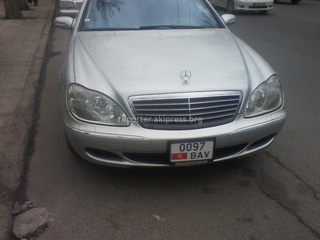 «18 апреля на остановке Чуй и Советской данные водители создали затруднение движению общественного транспорта, примите меры в отношении данных нарушителей», - читатель.