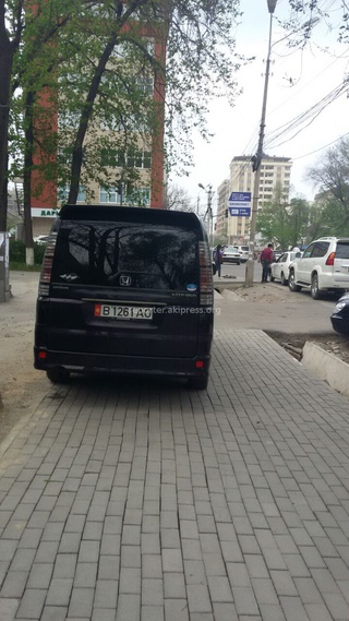 Читатель: «Перекресток Токтогула - Т.Молдо парковка на тротуаре 24 апреля, 12:40.»