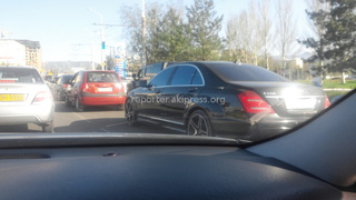 «23 апреля. Тонировка передних окон B9779AL. Вопрос к представителям ДПС, насколько это законно. Не пойму людей, от кого они прячутся. Сфотал 1 из тысячи таких прячунов», - пишет читатель.