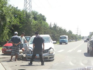 На пересечении Медерова и Элебаева произошло ДТП из-за отсутствия светофоров, - читатель <b><i>(фото)</i></b>
