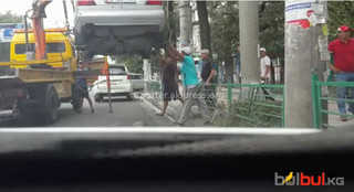 Сотрудник ДПС составил протокол и присутствовал при эвакуации авто на ул. Абдрахманова, - пресс-служба на видео читателя