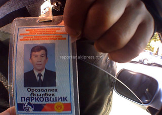 Действия мужчины, организовавшего на стоянке на пересечении улиц Шопокова-Чуй сбор денежных средств, незаконны, - мэрия