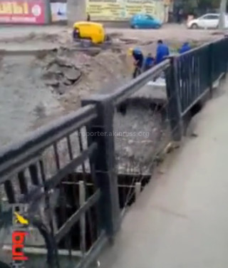 Рабочие сносят фундамент моста по проспекту Чуй, - читатель <i>(видео)</i>