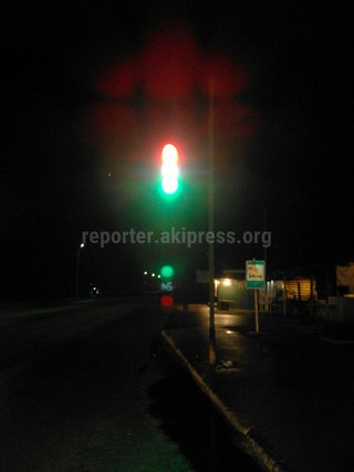 В городе Каракуль на светофоре горят все три сигнала одновременно, - читатель <b>(фото, видео)</b>