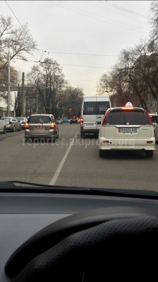 Авто диппредставительства нарушает ПДД в Бишкеке, - читатель (фото)