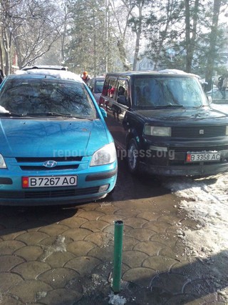 Возле «Демир банка» на тротуаре по проспекту Чуй организована парковка, - читатель