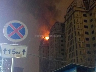 Пожар на последних этажах жилого комплекса «Даймонд» на Кулатова-Элебаева <i>(фото, видео)</i>