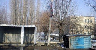 Читатель интересуется, в каких целях в селе Кызыл-Кыштак установлены контейнеры на территории школы (фото) Читатель интересуется, в каких целях в селе Кызыл-Кыштак установлены контейнеры на территории школы (фото)