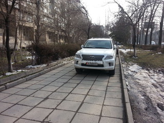 парковка на тротуаре