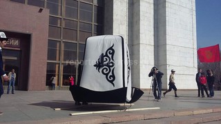 Жители Бишкека 5 марта устроили пеший марш в День Ак калпака <i>(фото)</i>
