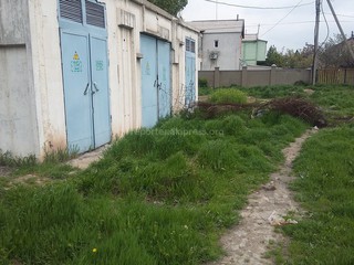 «Северэлектро» обратилось к застройщику по ул.Ауэзова с предложением убрать ограждение в целях обеспечения беспрепятственного доступа специалистов РЭС к трансформатору