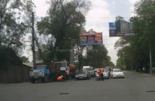 Городские службы создали пробку в выходной день на перекрестке Горького-Жукеева-Пудовкина (видео)