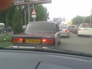 Читатель интересуется, законно ли установлен госномер с надписью «Служба национальной безопасности» на автомашине (фото)