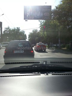Можно ли в вечернее время разрешить поворот налево со второго ряда на Кулатова-Элебаева? - водитель <i>(схемы)</i>