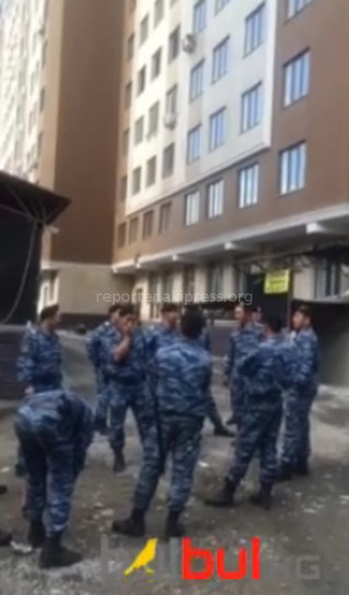 Утром милиция оцепила здание строящегося дома на Панфилова-Фрунзе, где вечером произошел пожар на верхних этажах <i>(видео)</i>