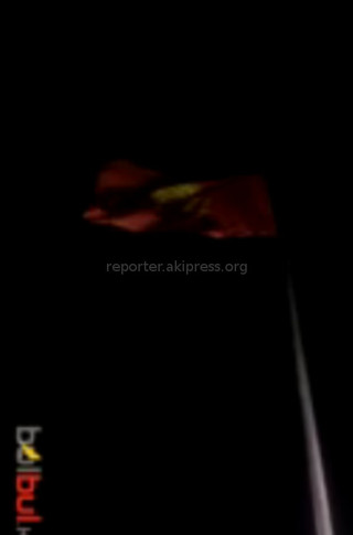 Видео — Флаг на площади Ала-Тоо