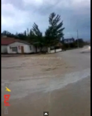 В селе Уч-Терек Токтогульского района сошли селевые потоки <i>(видео)</i>