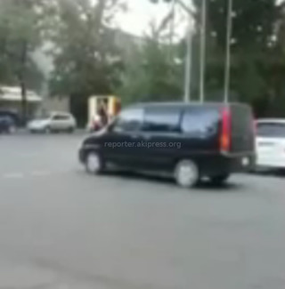 Водитель двигался «против шерсти» по улице Тоголок Молдо, - читатель <i>(видео)</i>