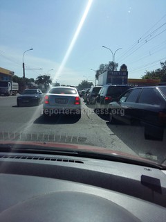 На проспекте Дэн Сяопина наблюдаются ежедневные пробки, - читатель <i>(фото)</i>