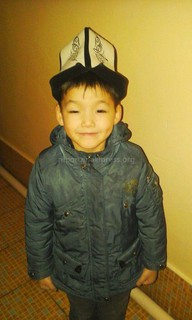 <b>В Таласе 7-летний Байэл спас 3-летнего мальчика, который упал в арычный лоток <i>(фото)</i></b>