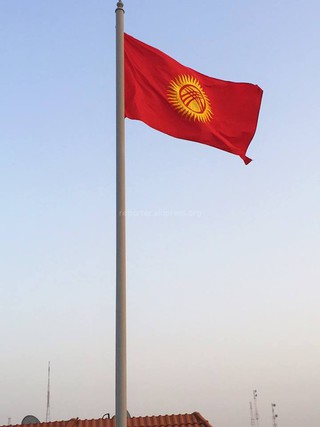 В Дохе установили флагшток с кыргызским флагом <i>(фото)</i>