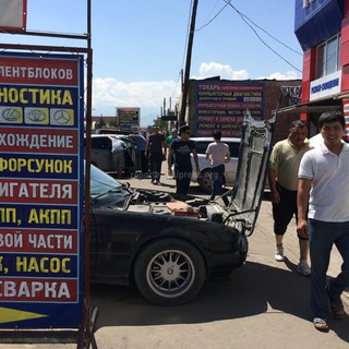 Бардак на улице П.Лумумбы, устроенный владельцами СТО, продолжается, - читатель <i>(фото)</i>
