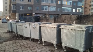 В Джале на месте, где установили новые мусорные контейнеры, очень грязно, - читатель <i>(фото)</i>