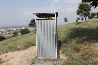 Единственный туалет на территории флагштока на горе Боз-Болток все время закрыт, - читатель <i>(фото)</i>