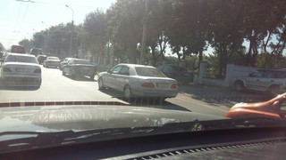 Госномер Е 2222 D замечен на двух автомашинах (фото)