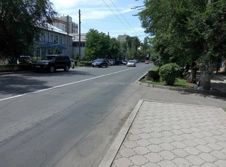 На въезде в переулок Шевченко по ул.Московской линию сделали сплошной, а она должна быть прерывистой, - читатель (фото)