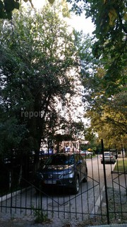 Законно ли огорожен бульвар на ул.Фатьянова? - читатель (фото)