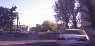 Стройкомпании в Бишкеке, подводящие подземные коммуникации, на длительное время перекрывают дорогу и создают неудобства движению авто, - читатель (фото)