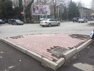 «Бишкекасфальтсервис» выдаст подрядчику, который укладывал брусчатку на Московской-Эркиндик, предписание на устранение замечаний, - мэрия