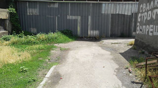 На ул.Полярной в районе Старого толчка застройщик занял тротуар, - читатель (фото)