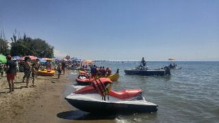Читатель жалуется на скутеры на пляже в селе Тамчы и просит обеспечить безопасность <i>(фото)</i>