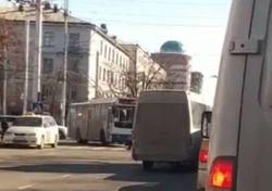 Выехавшую на встречку маршрутку №148 по видео не возможно идентифицировать, - мэрия