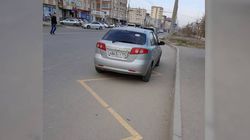 На ул.Тыналиева автомобиль с госномером A 863 CT припарковали на остановке
