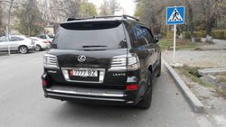 На ул.Уметалиев водитель «Лексуса» припарковался в неположенном месте