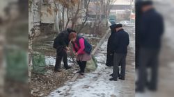 С жителями в мкр Улан, которые выбросили строительный мусор на улицу, провели разъяснительную работу, - мэрия