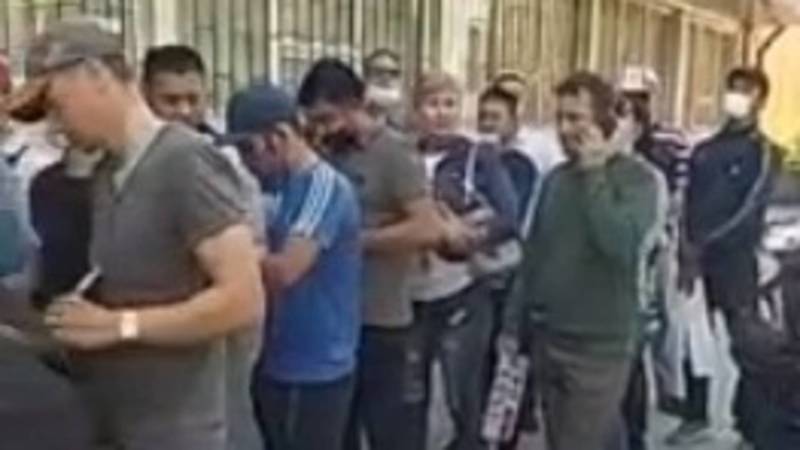 В ГУ «Унаа» огромные очереди. Фото и видео