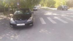 В 8 мкр Lexus ES 300 припарковали на пешеходном переходе. Фото