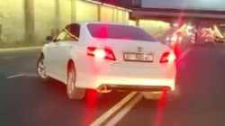 На Манаса «Камри» со штрафами в 21,5 тыс. сомов развернулась через двойную сплошную. Видео На Манаса «Камри» со штрафами в 21,5 тыс. сомов развернулась через двойную сплошную. Видео