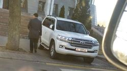 Очередной «крузак» припарковался в неположенном месте возле Белого дома. Фото Очередной «крузак» припарковался в неположенном месте возле Белого дома. Фото