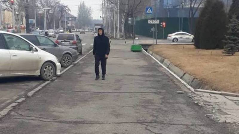 С тротуара на Шопокова убрали припаркованные авто. Фото УПСМ