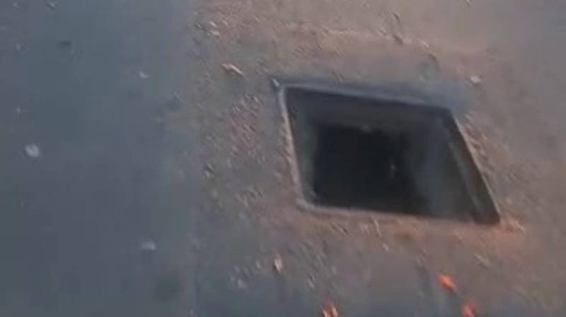 У входа в налоговую украли несколько решеток ливнеприемника. Видео