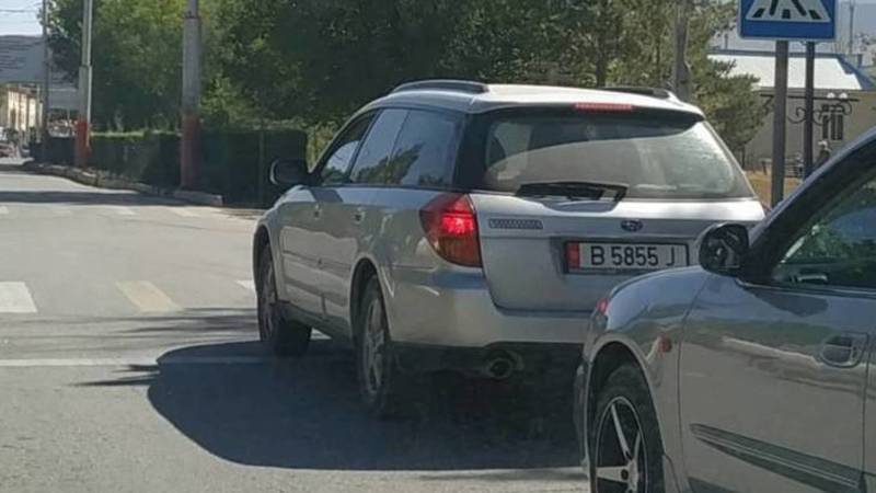 «Субару» заехал за стоп-линию в Нарыне. Фото