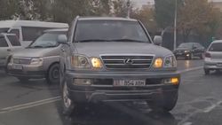 Lexus LX 470 развернулся через двойную сплошную на Фрунзе. Видео и фото Lexus LX 470 развернулся через двойную сплошную на Фрунзе. Видео и фото