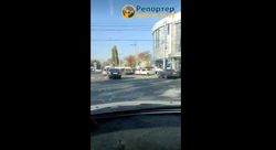 «Три ряда машин»: Житель жалуется на большое скопление авто рядом с ЦОН «Три ряда машин»: Житель жалуется на большое скопление авто рядом с ЦОН