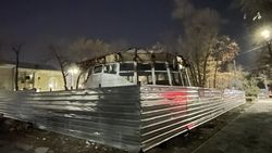 Почему полностью не демонтировали кафе «Таксим» возле кинотеатра Октябрь? - горожанин. Фото